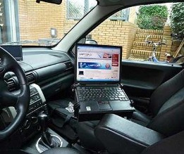 Laptop zichtbaar in de auto